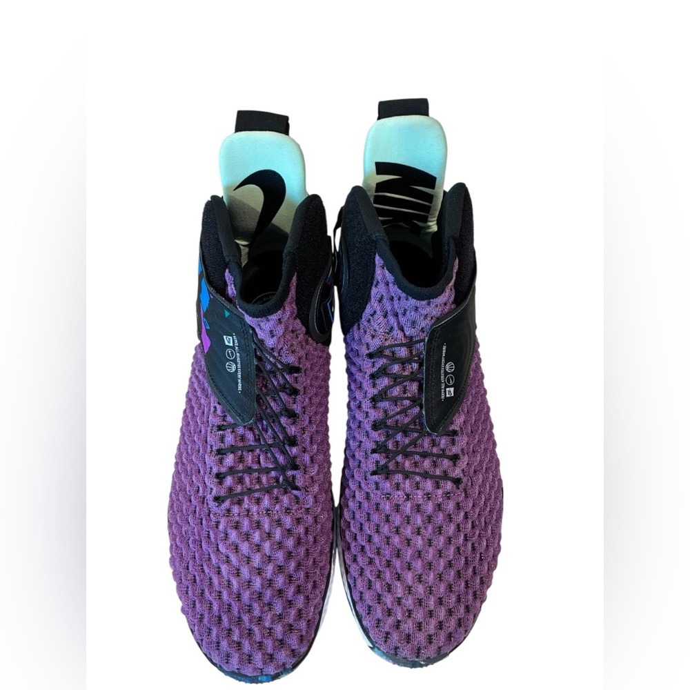 Nike Air Zoom UNVRS FlyEase Basketball ShoesDesigned with accessibility in mind,